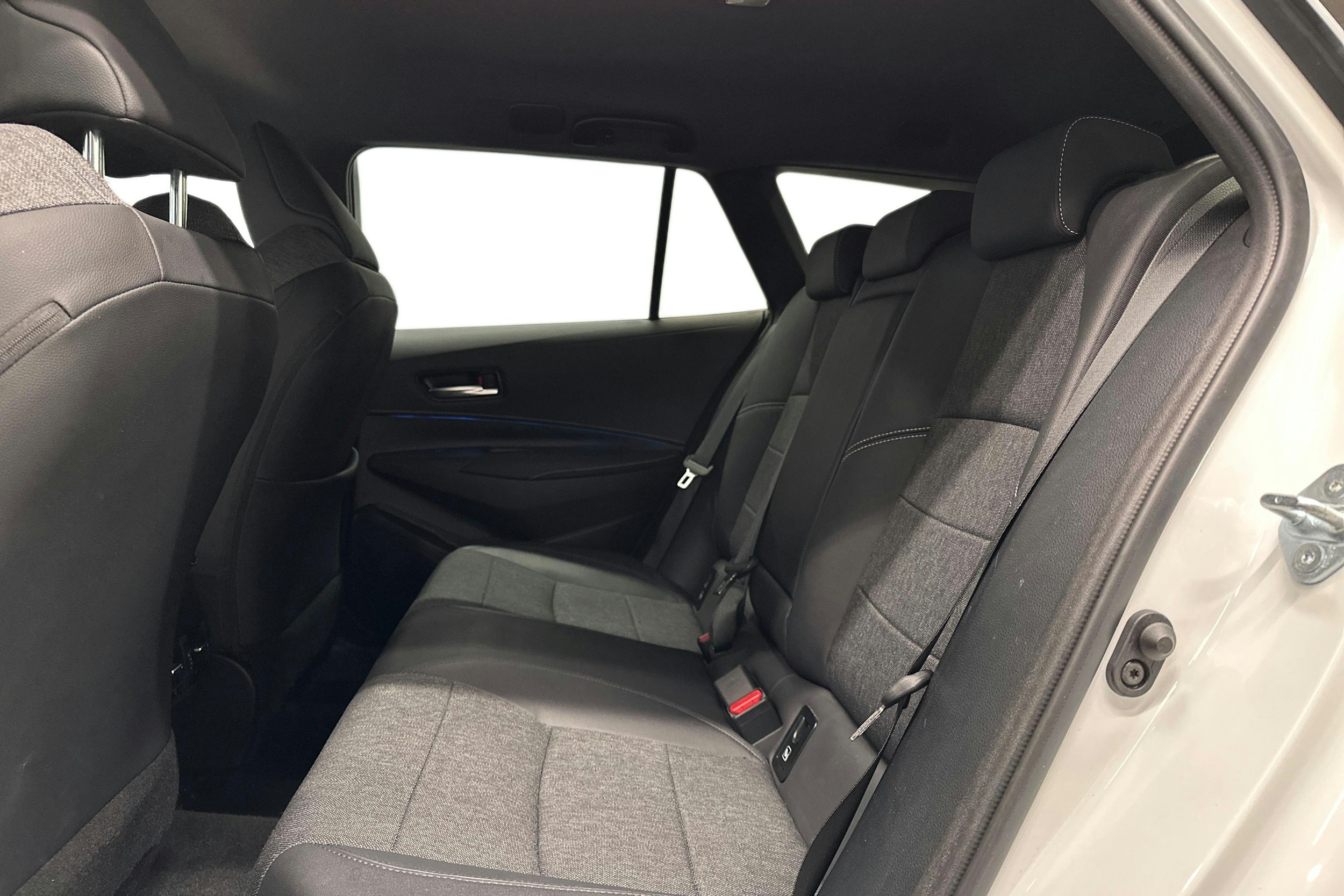 valkoinen Toyota Corolla 2022 kuva 10.