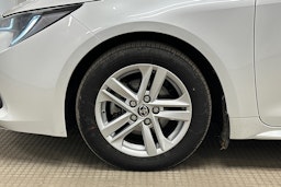 valkoinen Toyota Corolla 2022 kuva 11.