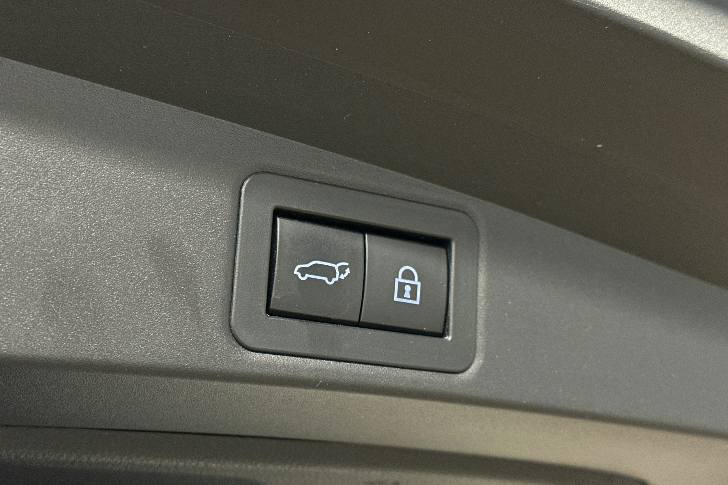 valkoinen Toyota Corolla 2022 kuva 16.