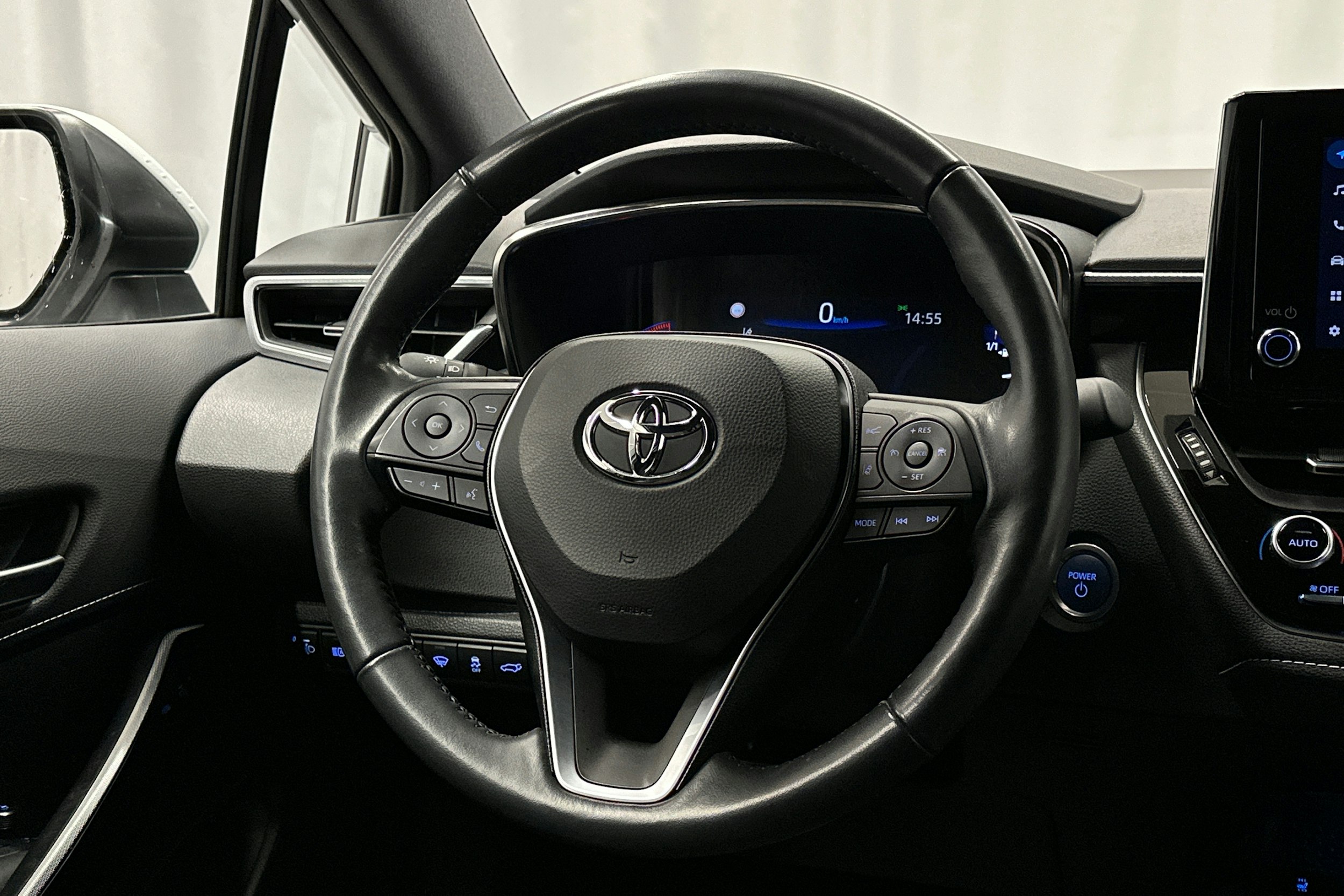 valkoinen Toyota Corolla 2022 kuva 19.
