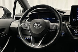 valkoinen Toyota Corolla 2022 kuva 19.