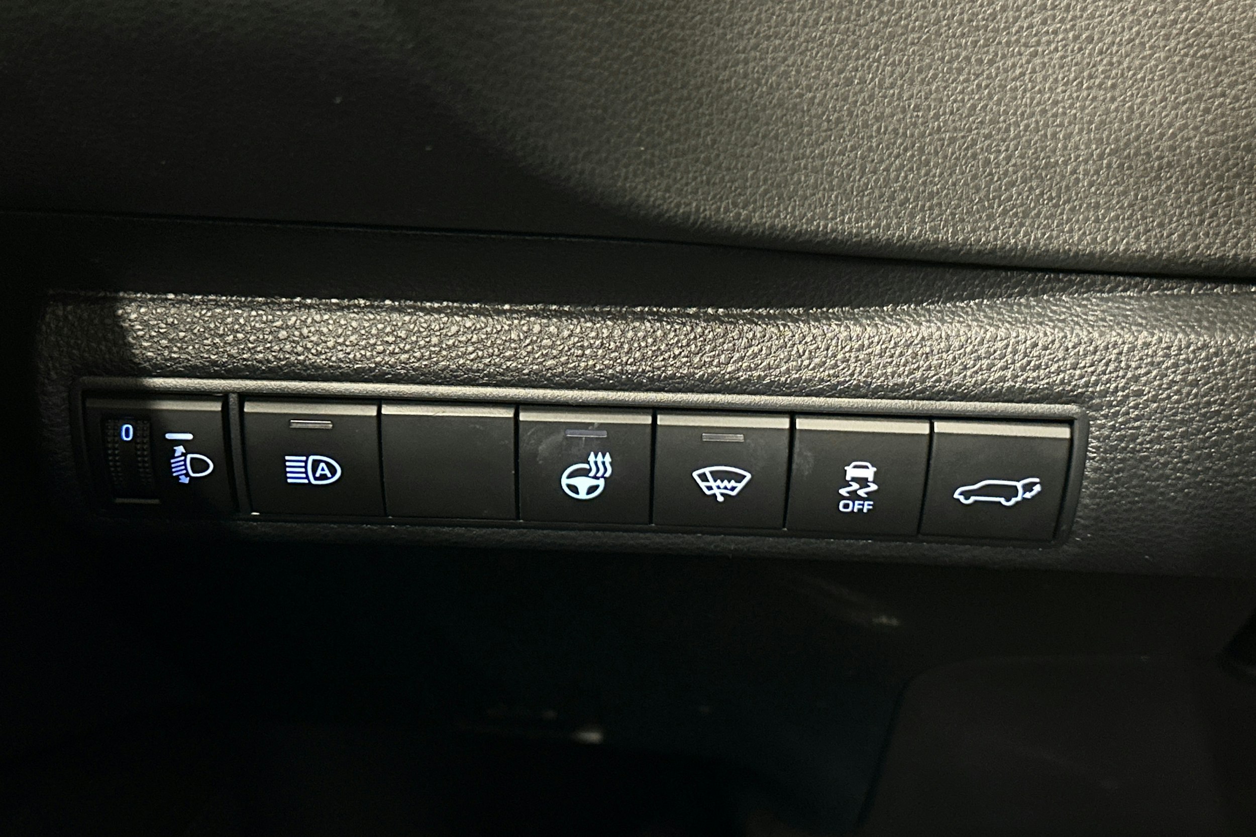 valkoinen Toyota Corolla 2022 kuva 21.