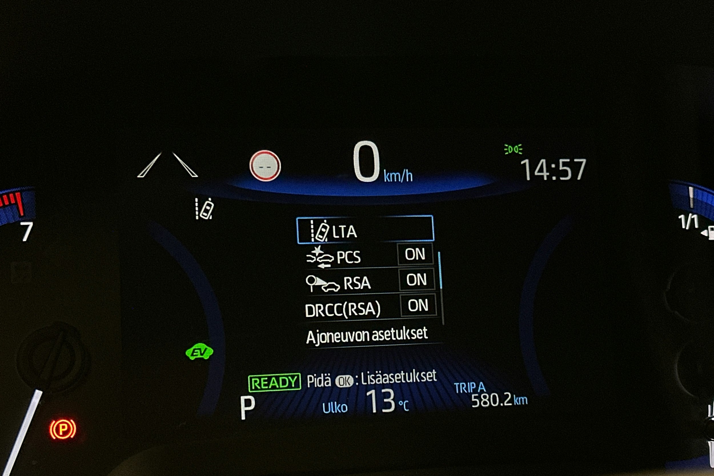 valkoinen Toyota Corolla 2022 kuva 27.