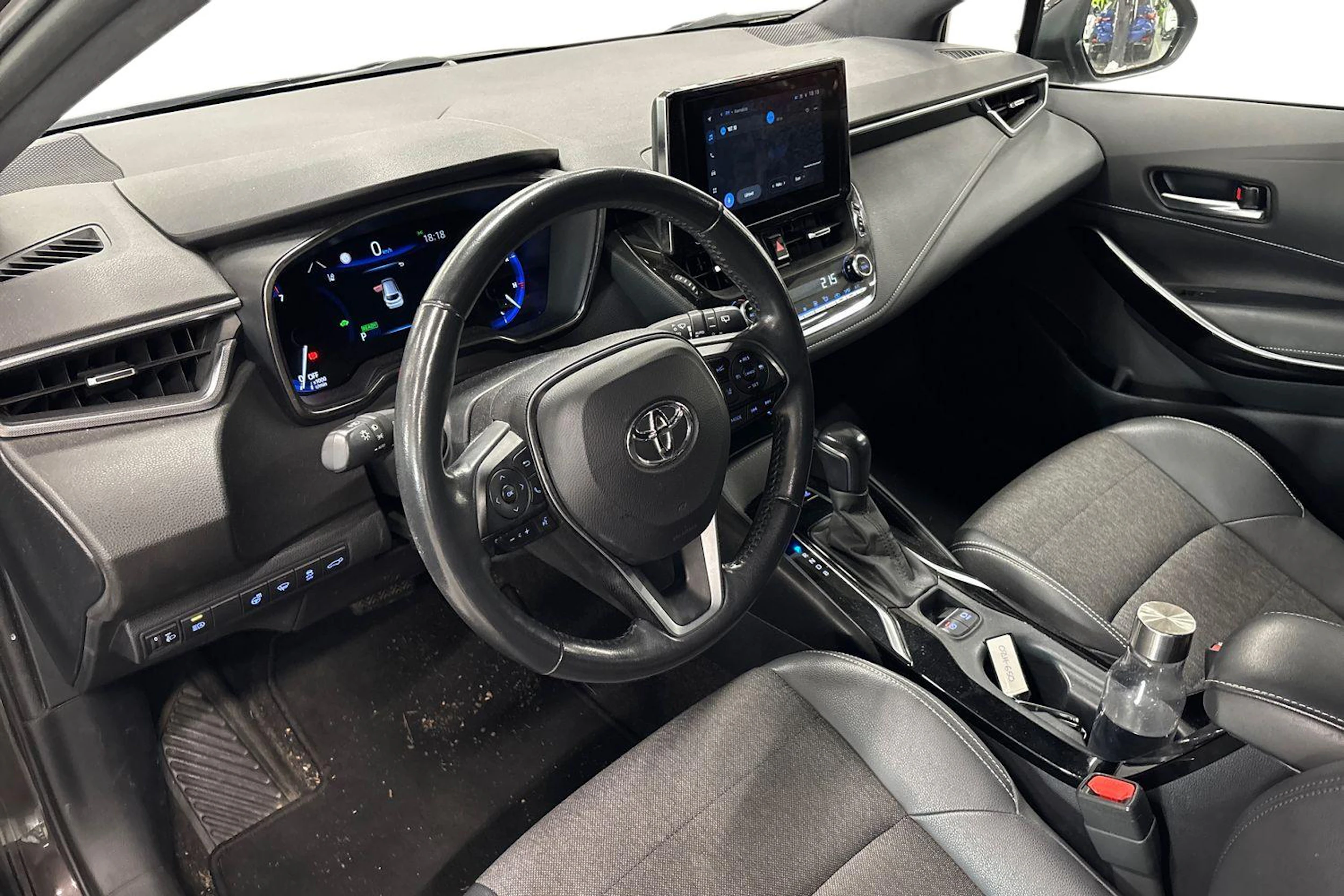 ruskea (beige) Toyota Corolla 2022 kuva 3.