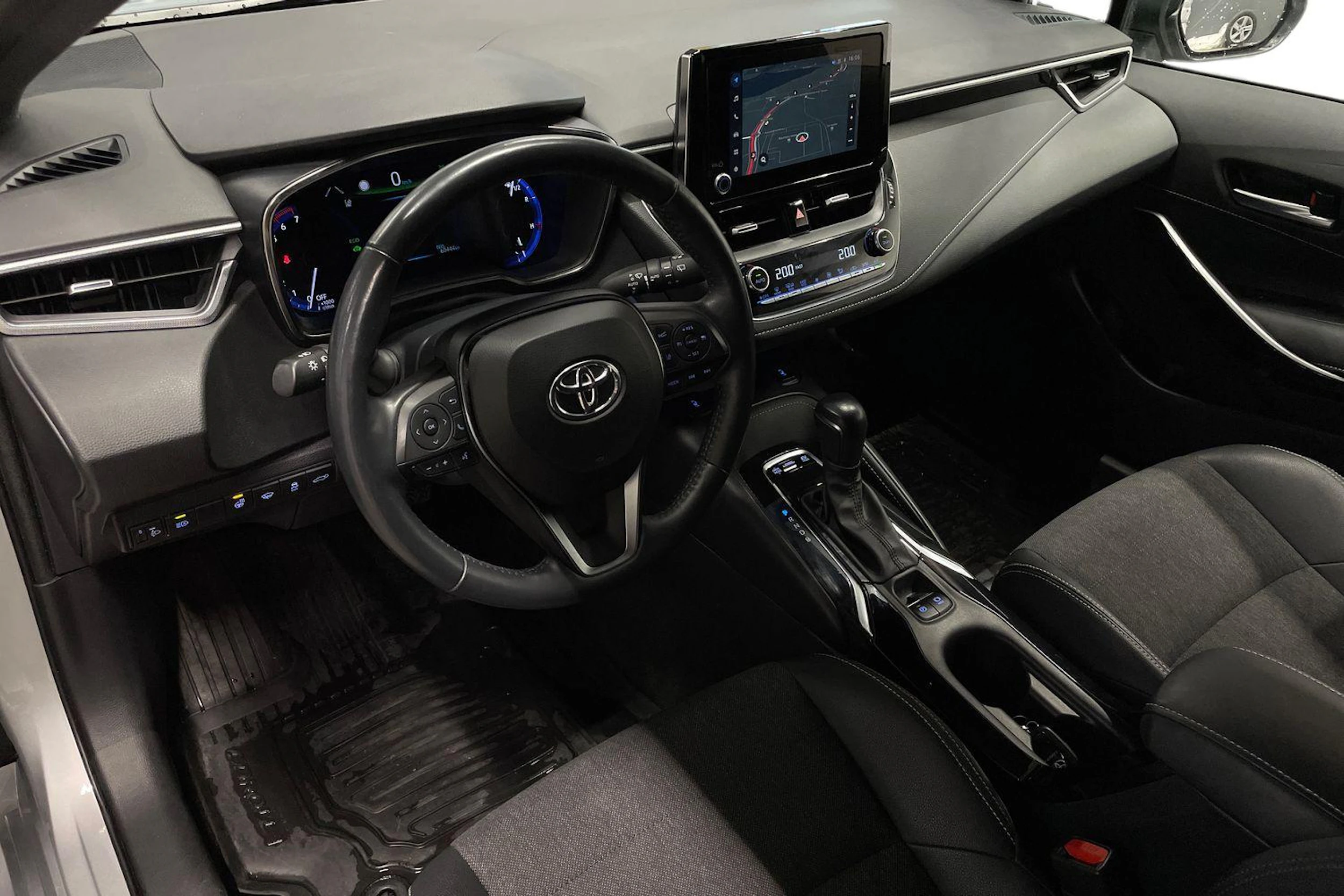 hopea Toyota Corolla 2022 kuva 8.