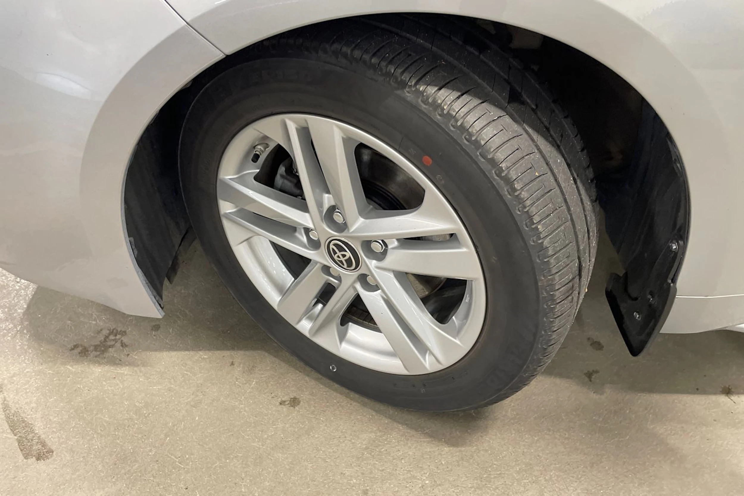 hopea Toyota Corolla 2022 kuva 13.