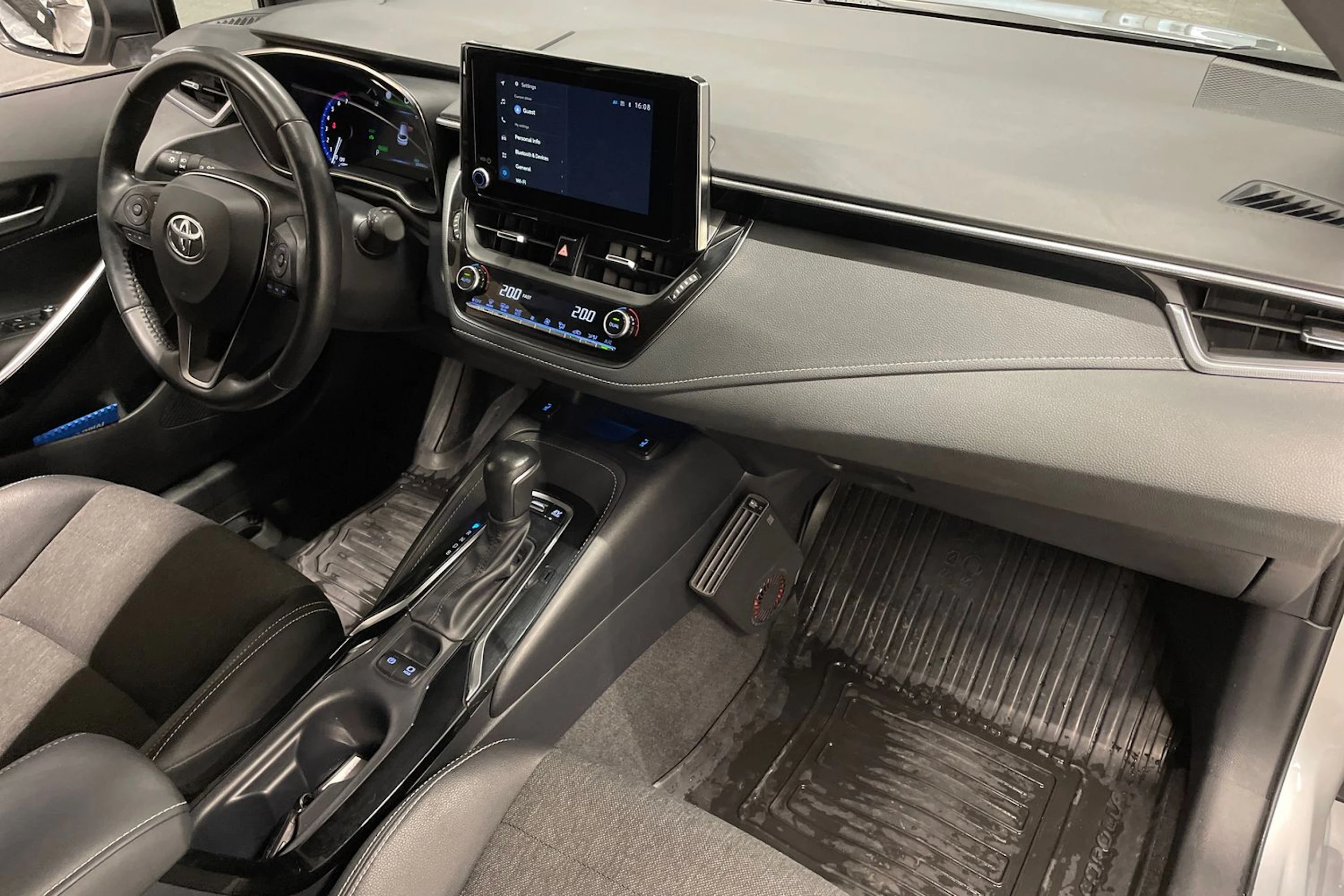 hopea Toyota Corolla 2022 kuva 27.