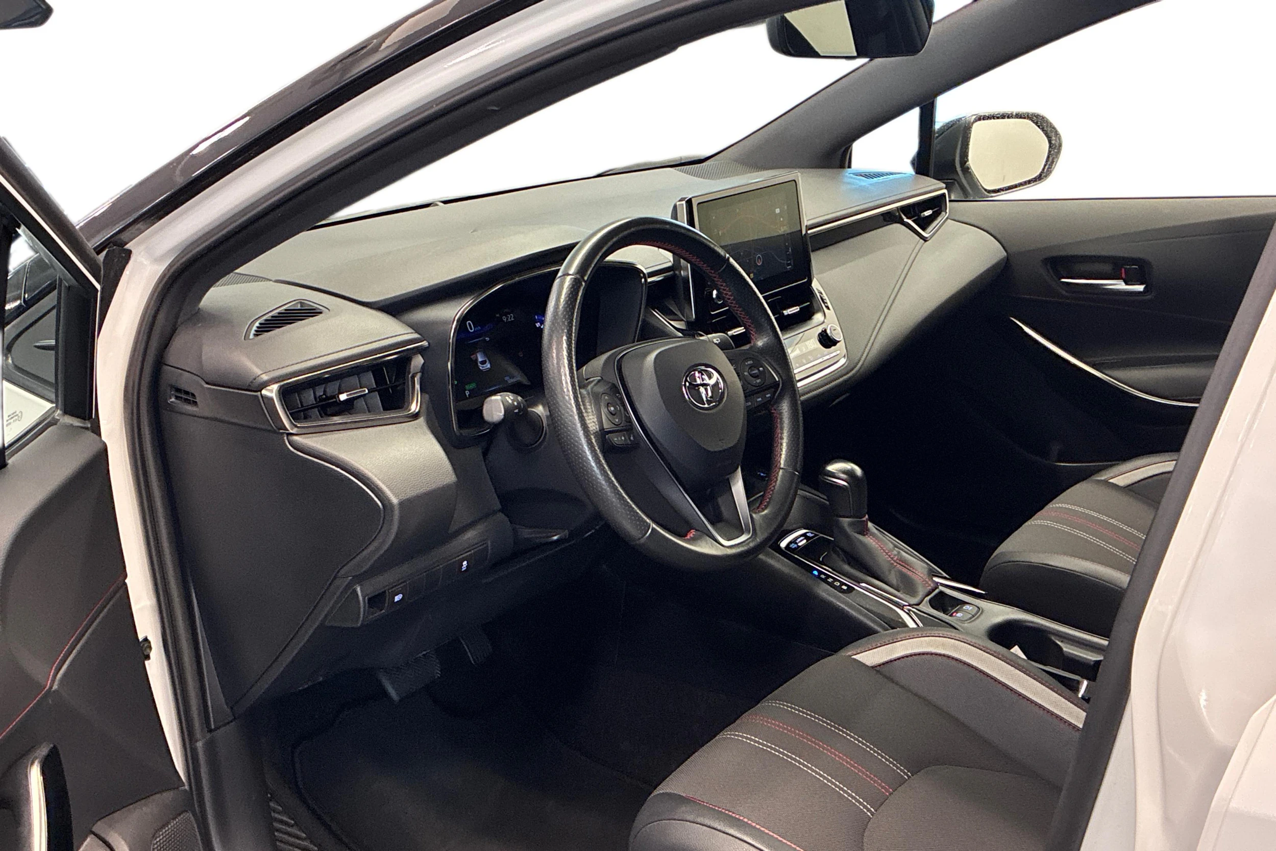 valkoinen Toyota Corolla 2022 kuva 6.