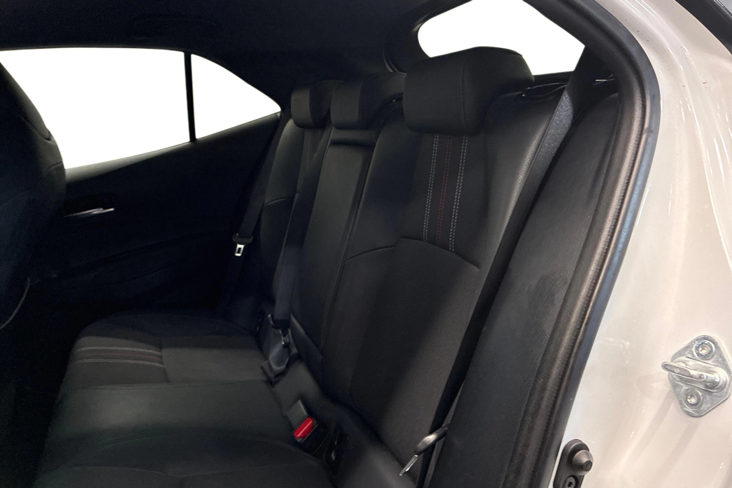 valkoinen Toyota Corolla 2022 kuva 8.