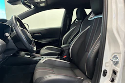 valkoinen Toyota Corolla 2022 kuva 12.