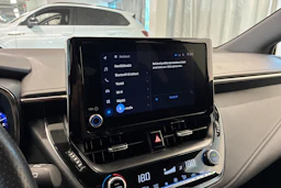 valkoinen Toyota Corolla 2022 kuva 19.