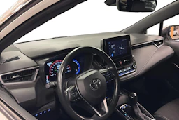 valkoinen Toyota Corolla 2022 kuva 3.