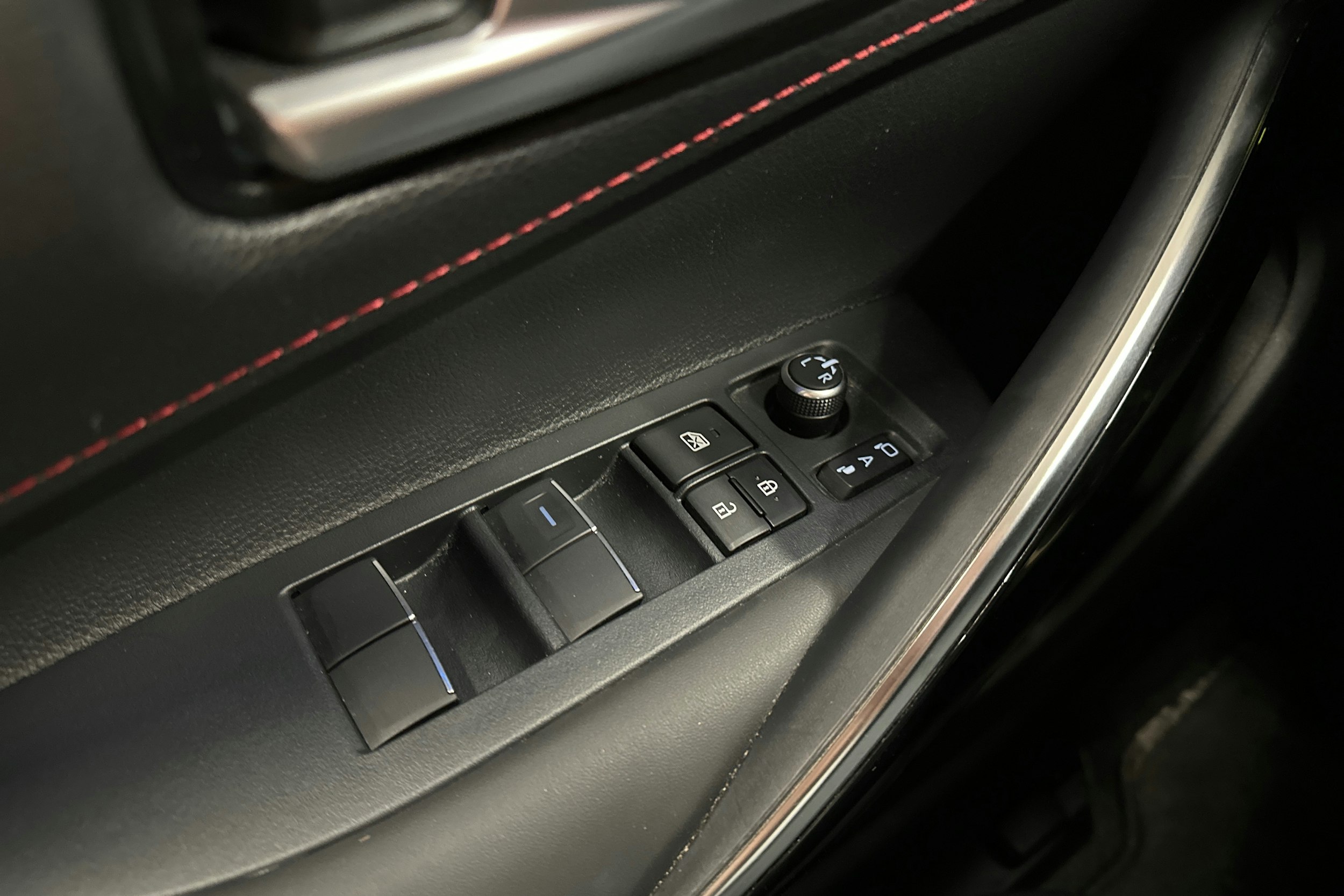 sininen Toyota Corolla 2023 kuva 18.