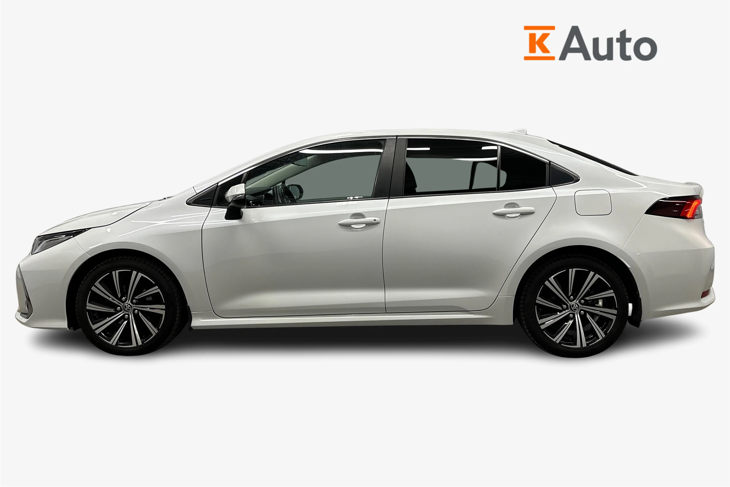 valkoinen Toyota Corolla 2023 kuva 7.