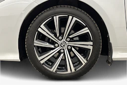 valkoinen Toyota Corolla 2023 kuva 12.