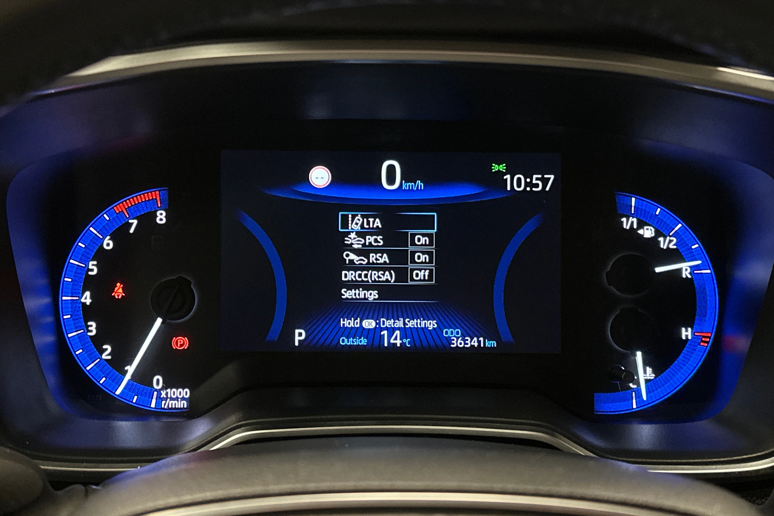 valkoinen Toyota Corolla 2023 kuva 20.