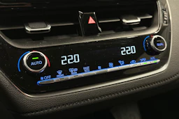 valkoinen Toyota Corolla 2023 kuva 24.