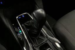 valkoinen Toyota Corolla 2023 kuva 25.