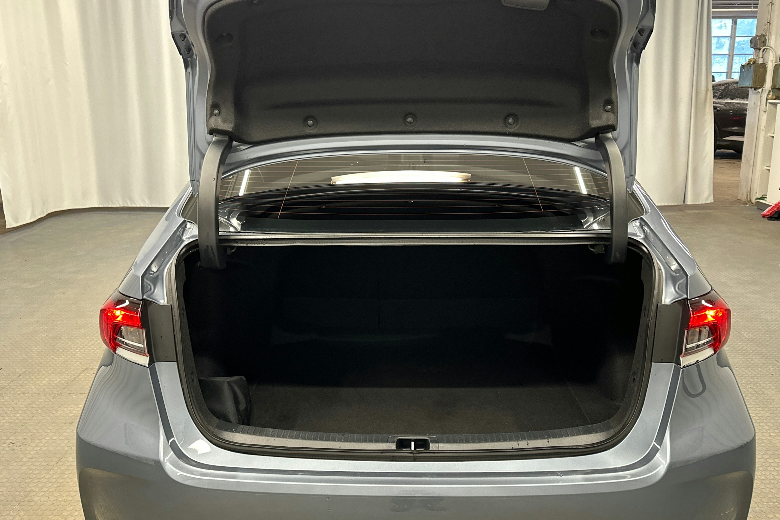 sininen Toyota Corolla 2023 kuva 14.