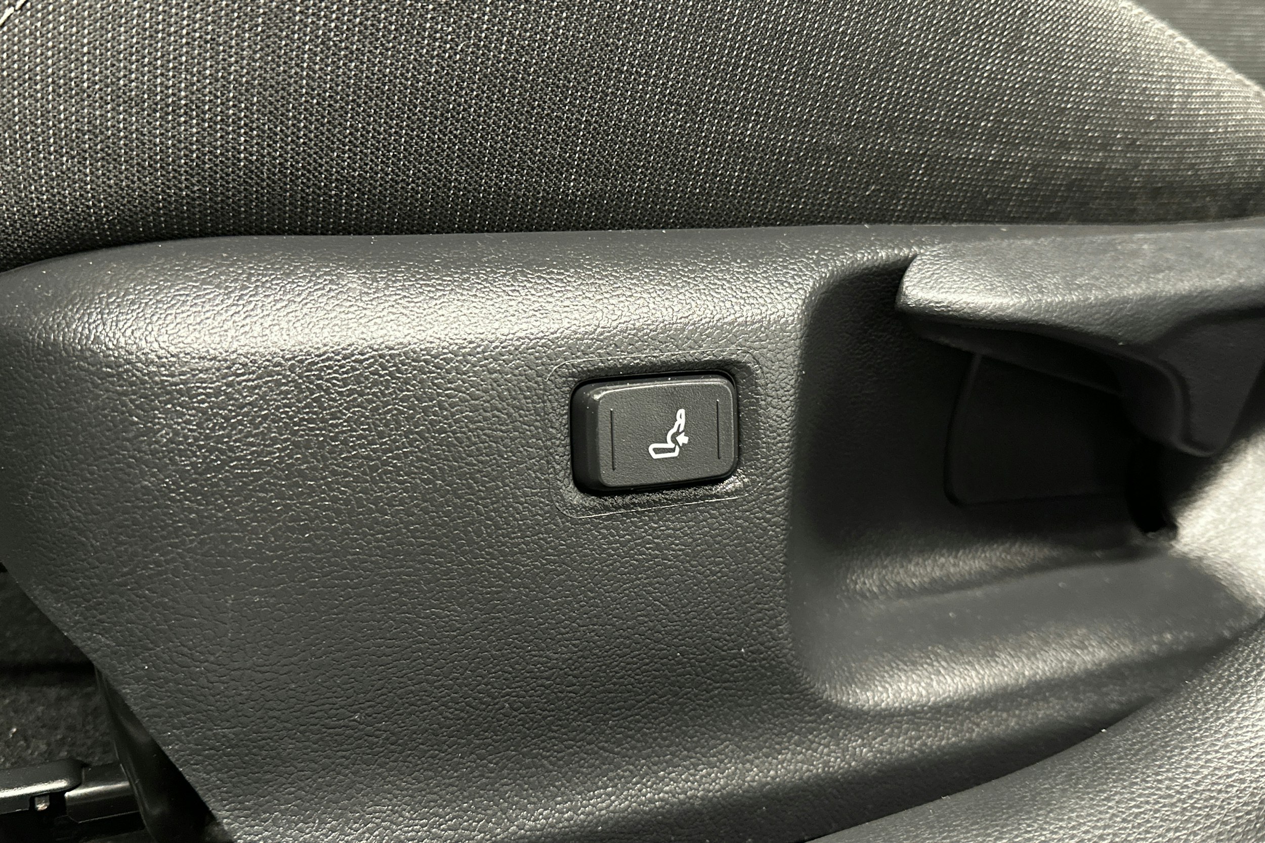 sininen Toyota Corolla 2023 kuva 16.