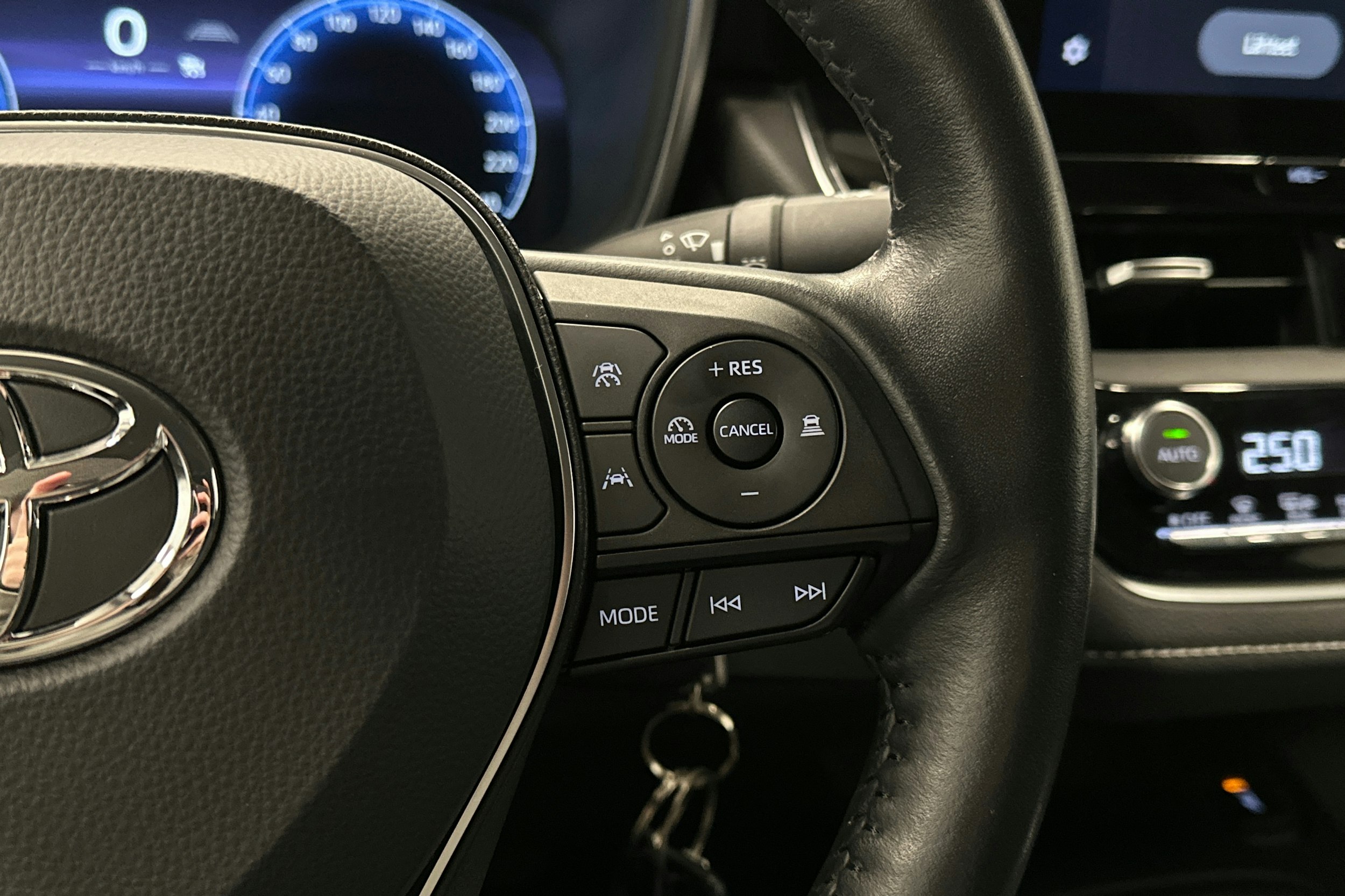 sininen Toyota Corolla 2023 kuva 19.