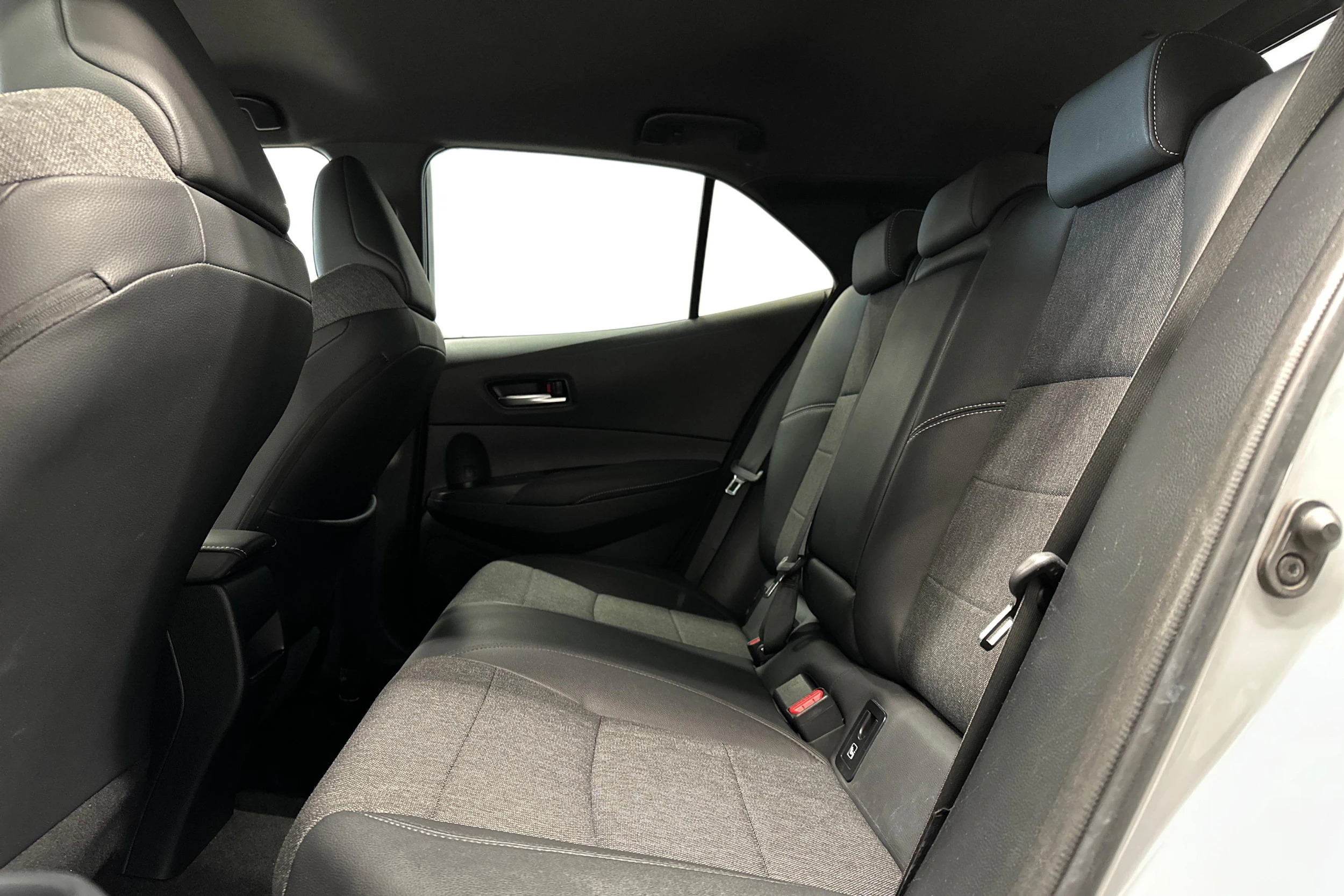 hopea Toyota Corolla 2023 kuva 8.