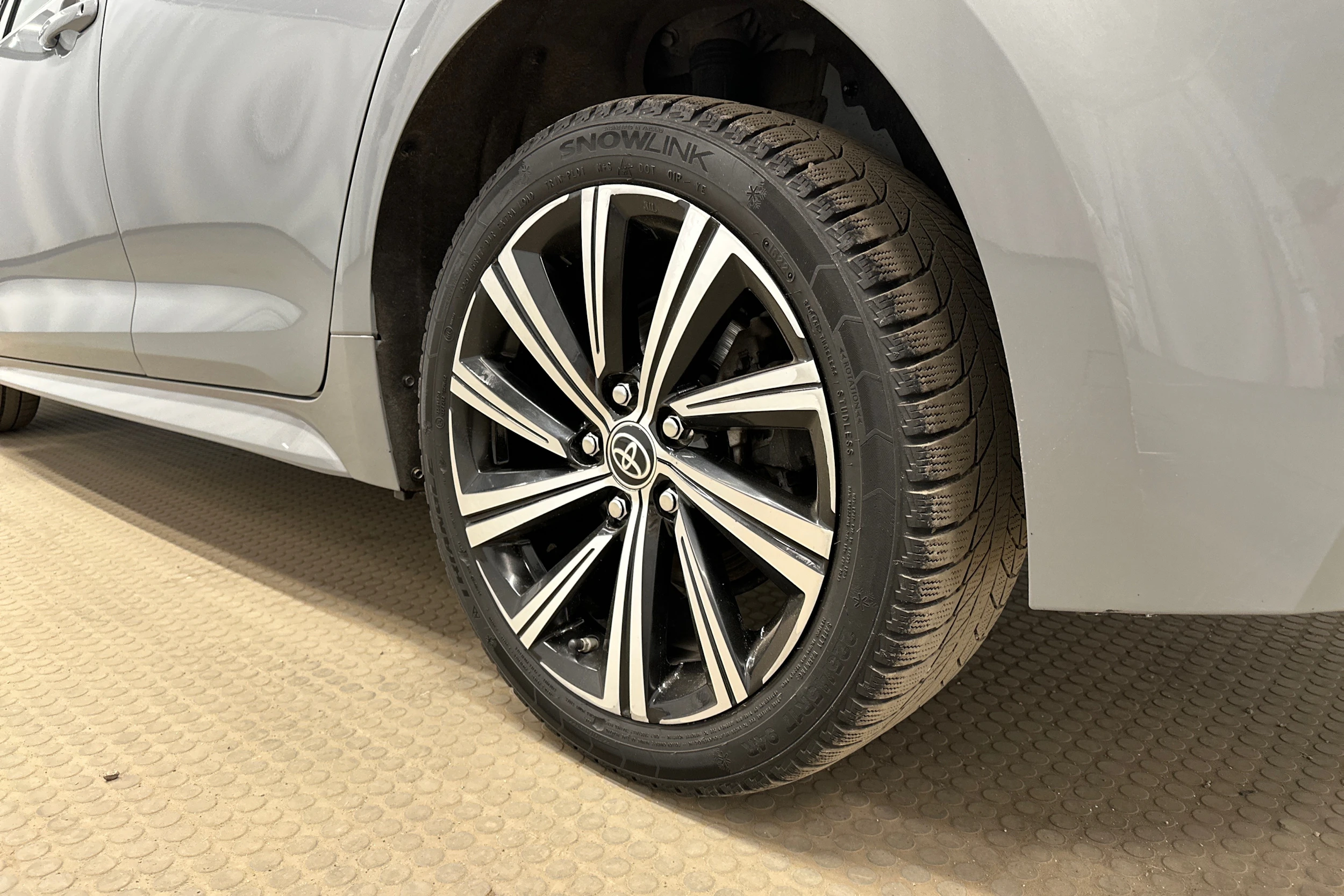 hopea Toyota Corolla 2023 kuva 10.