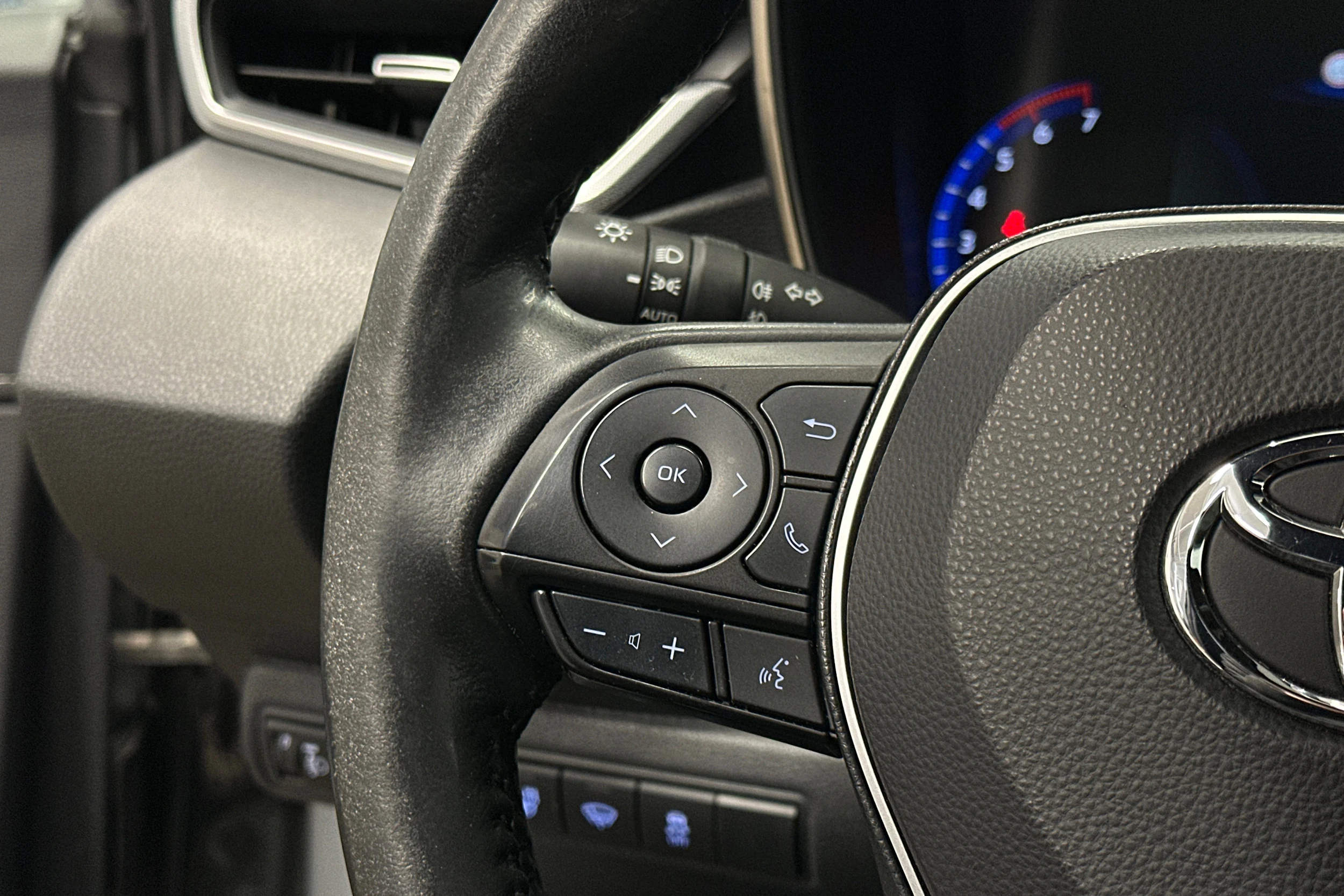 hopea Toyota Corolla 2023 kuva 14.