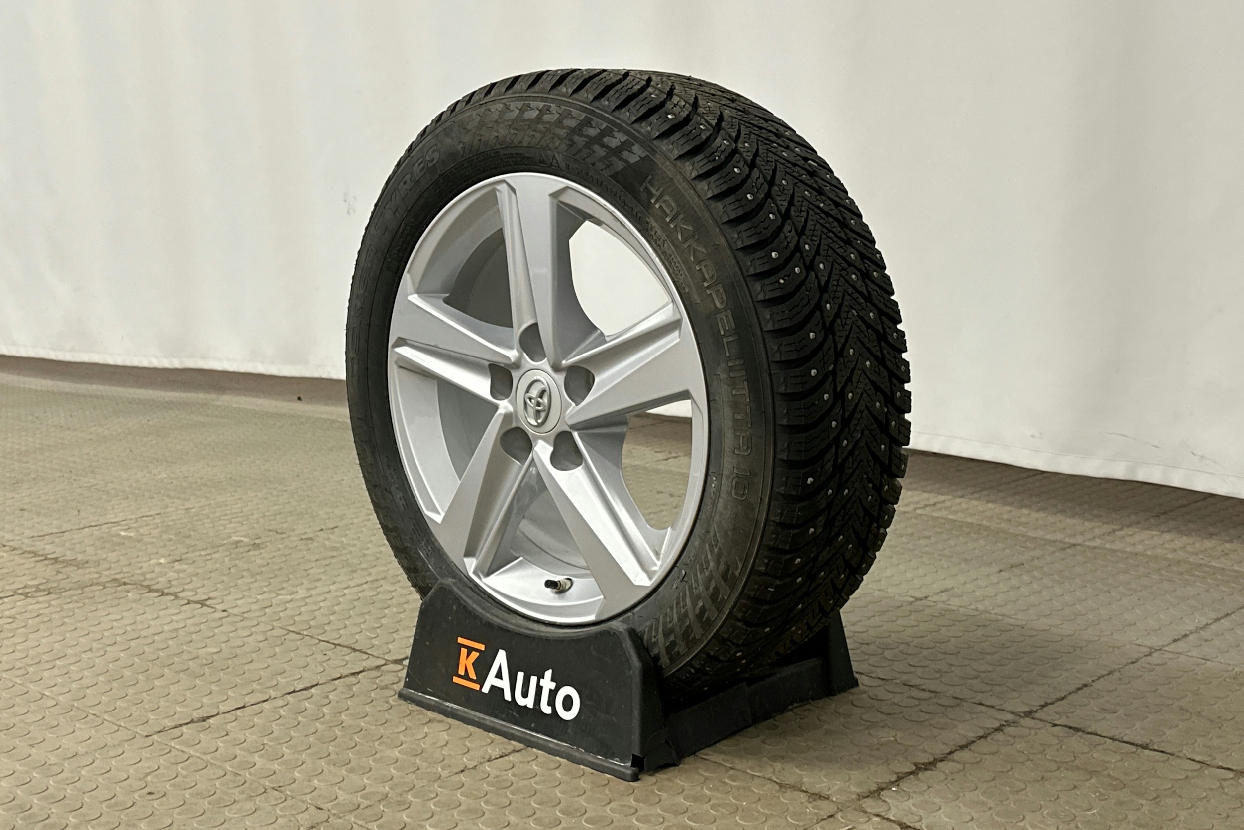 hopea Toyota Corolla 2023 kuva 13.