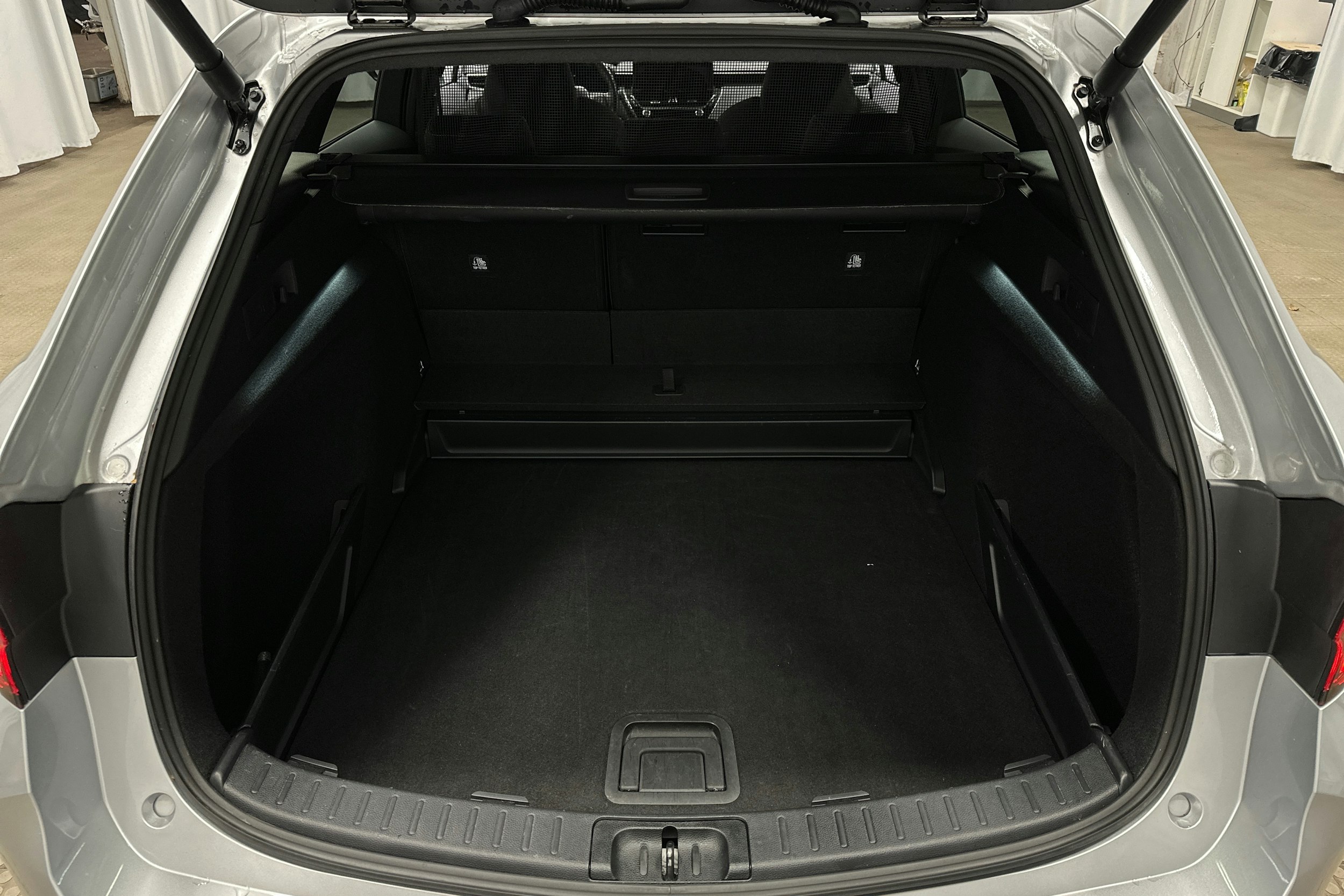 hopea Toyota Corolla 2023 kuva 14.