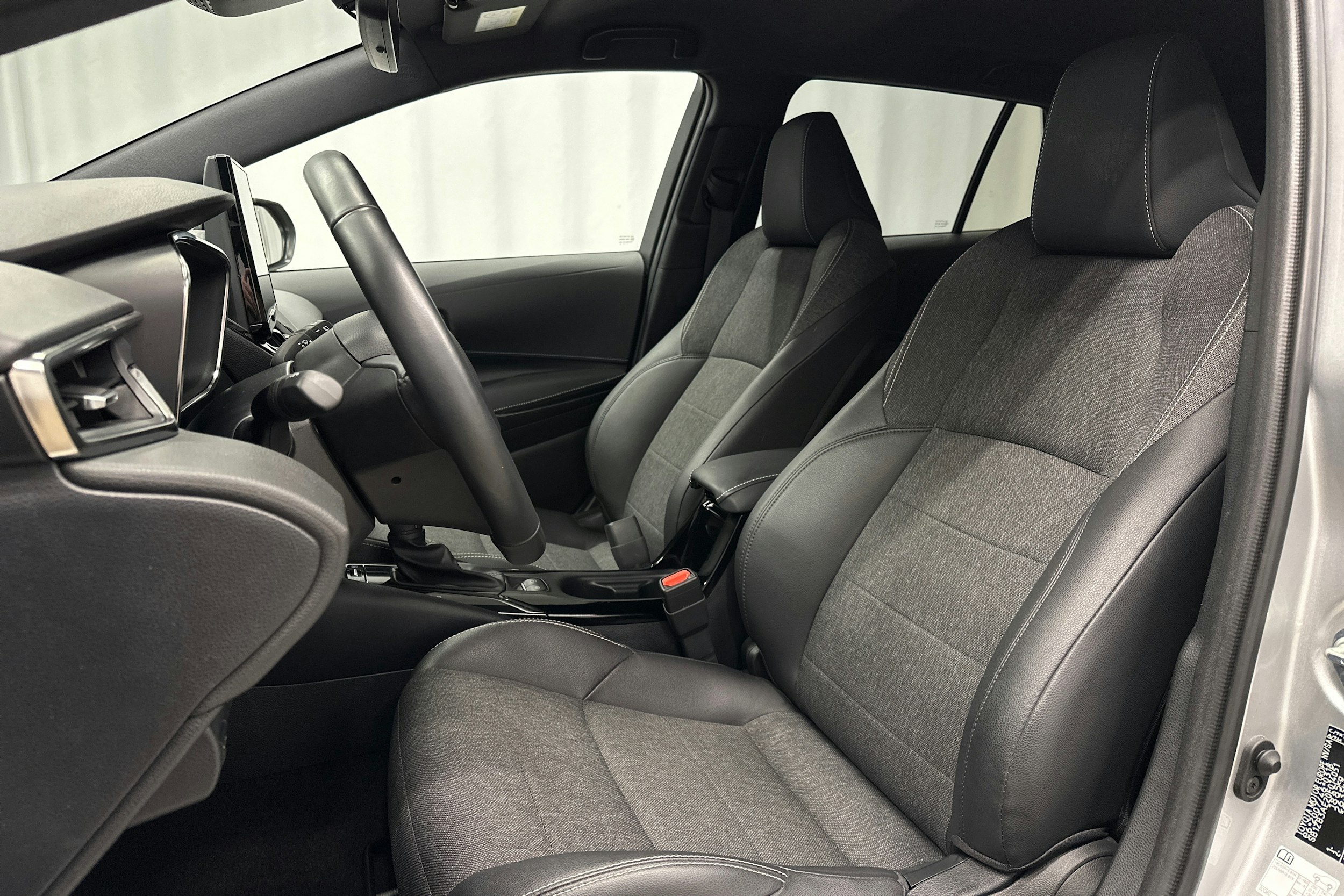 hopea Toyota Corolla 2023 kuva 16.