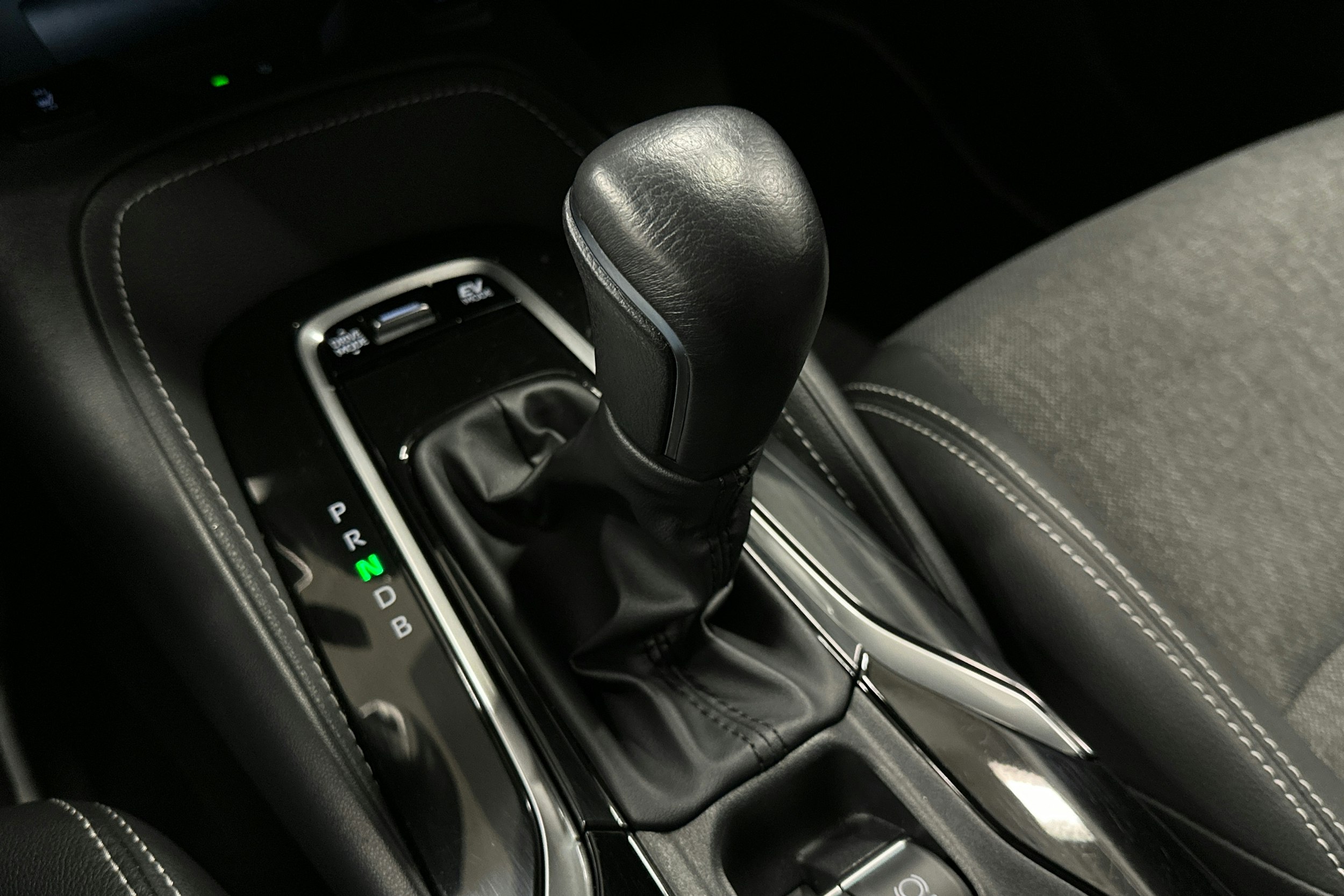 hopea Toyota Corolla 2023 kuva 28.