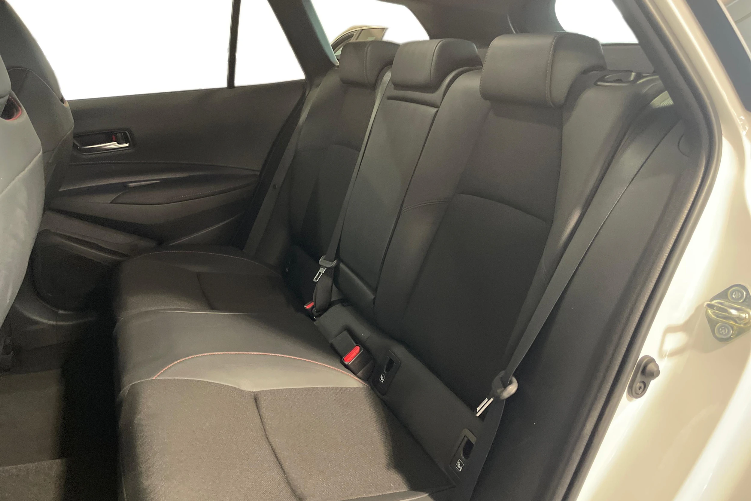 met. valkoinen Toyota Corolla 2023 kuva 8.