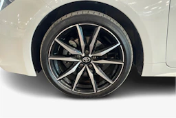 met. valkoinen Toyota Corolla 2023 kuva 9.