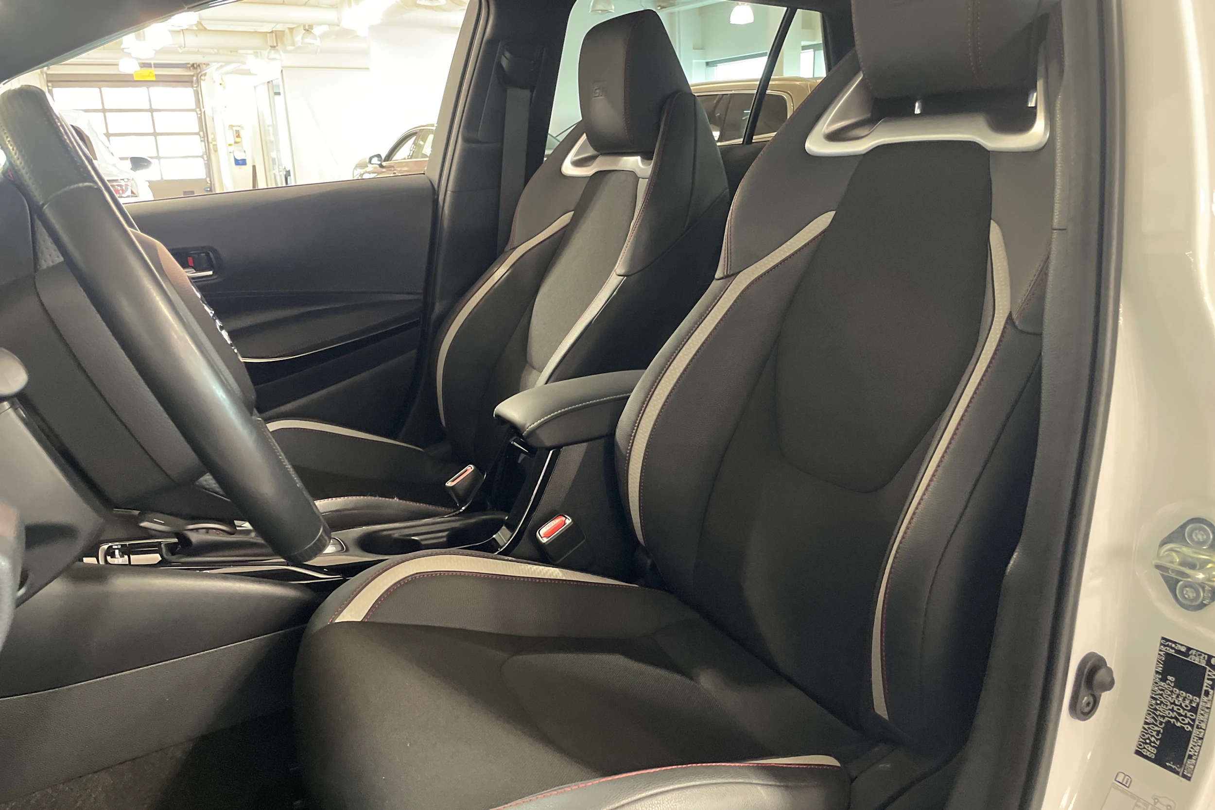 met. valkoinen Toyota Corolla 2023 kuva 16.