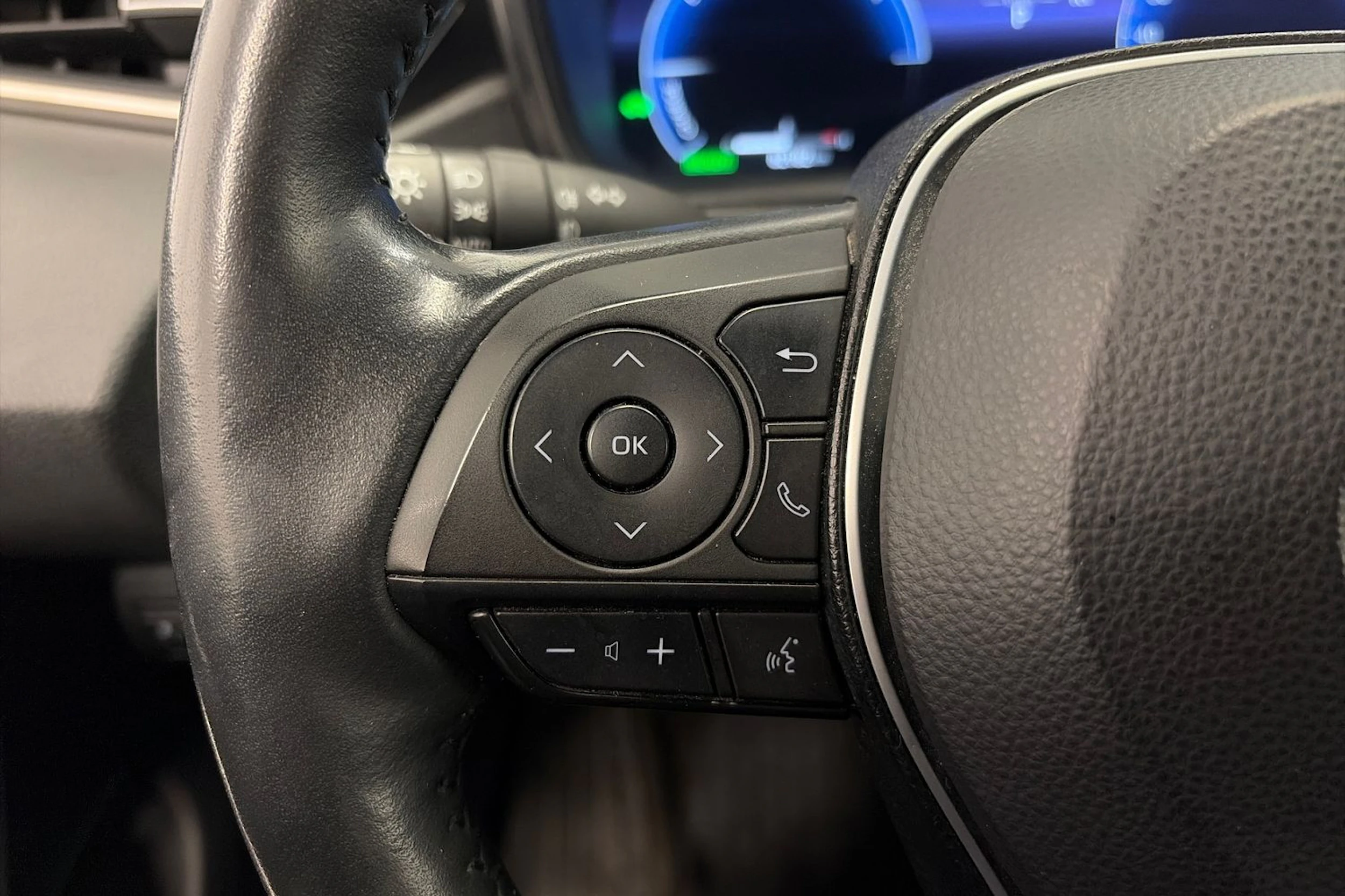 musta Toyota Corolla 2023 kuva 15.