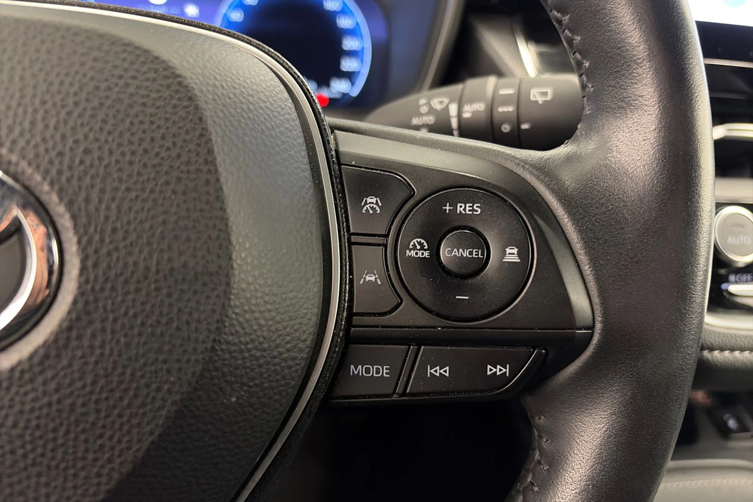 musta Toyota Corolla 2023 kuva 16.