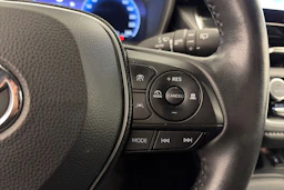 musta Toyota Corolla 2023 kuva 16.