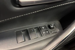 musta Toyota Corolla 2023 kuva 23.