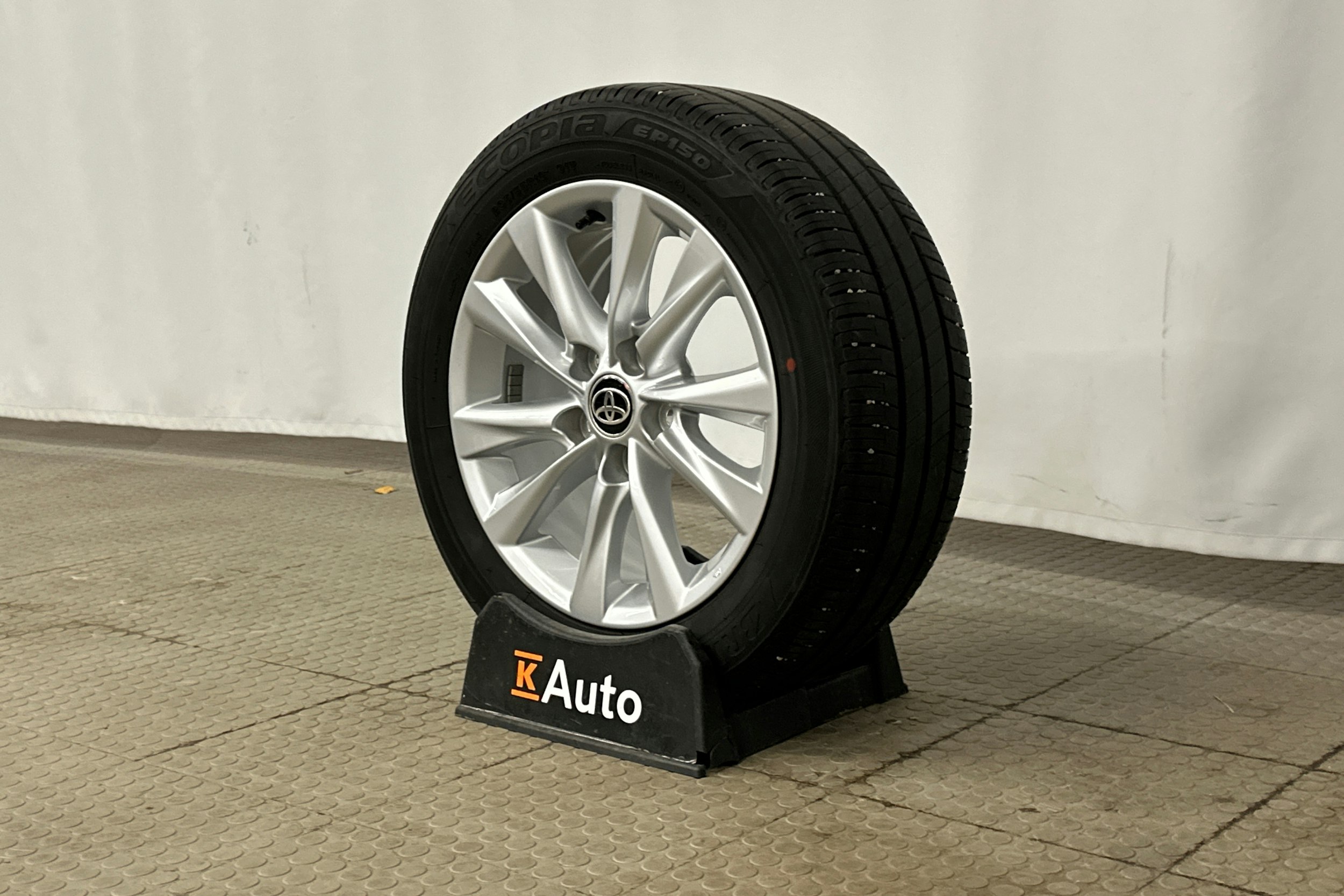 ruskea (beige) Toyota Corolla 2023 kuva 13.