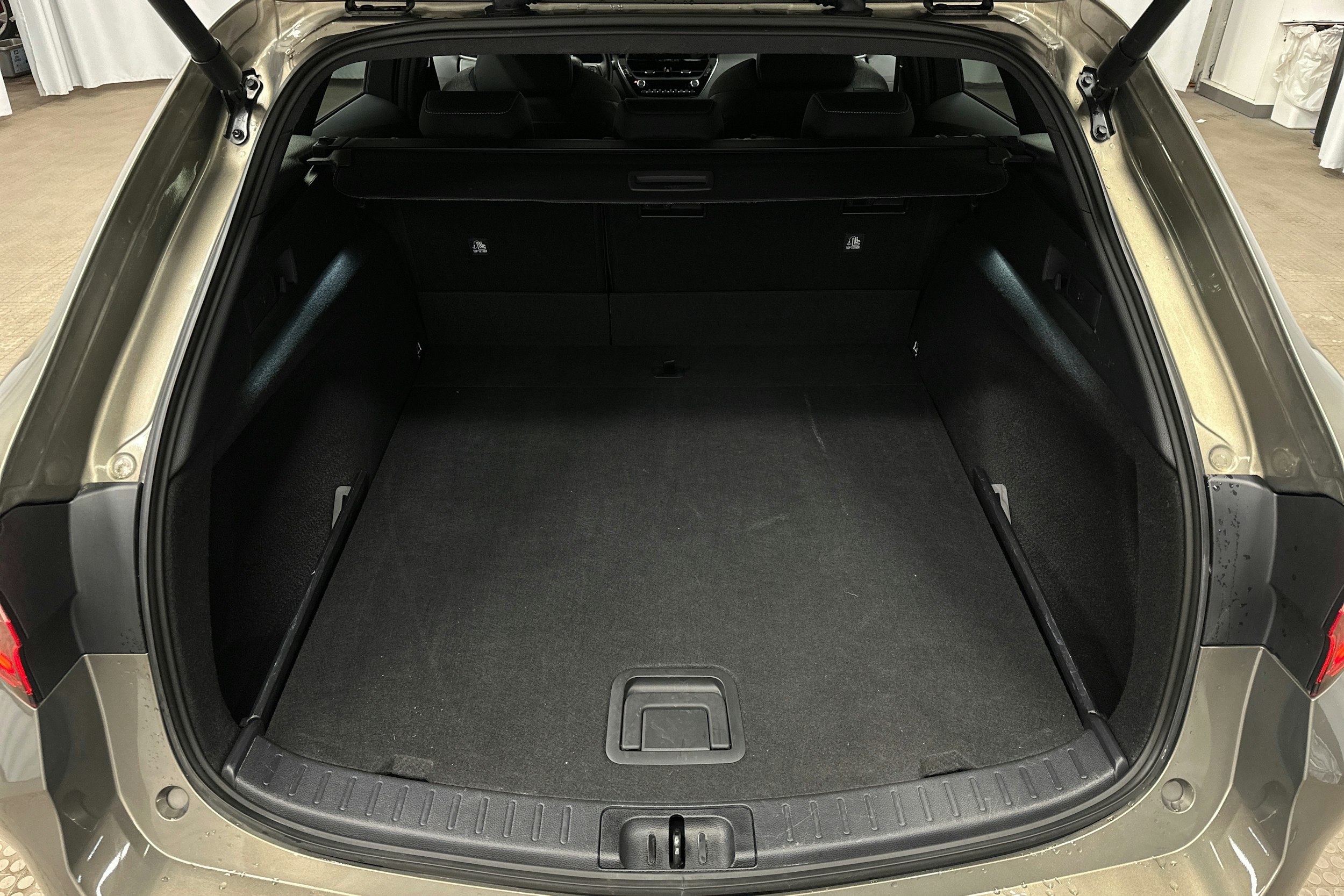 ruskea (beige) Toyota Corolla 2023 kuva 14.