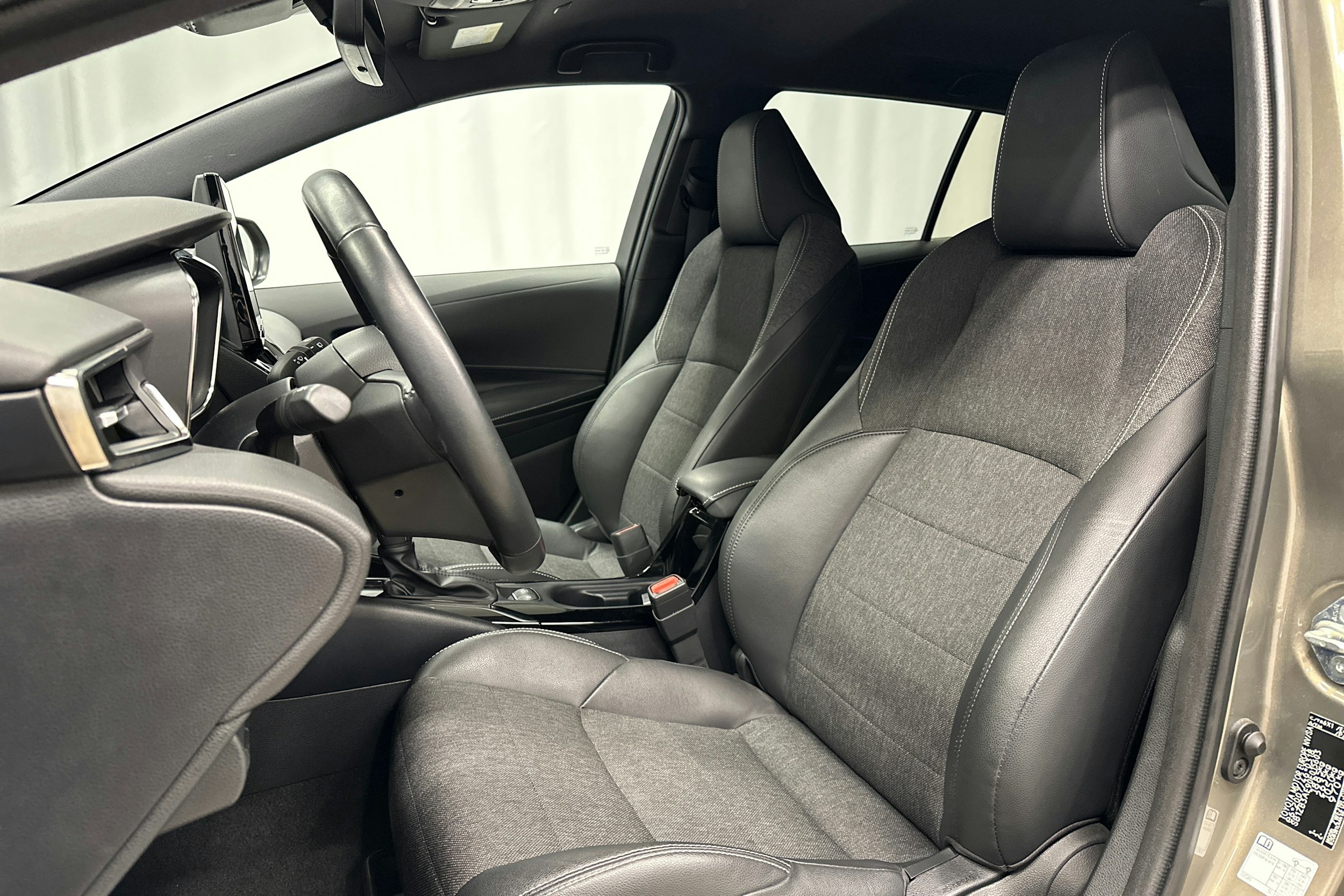 ruskea (beige) Toyota Corolla 2023 kuva 16.