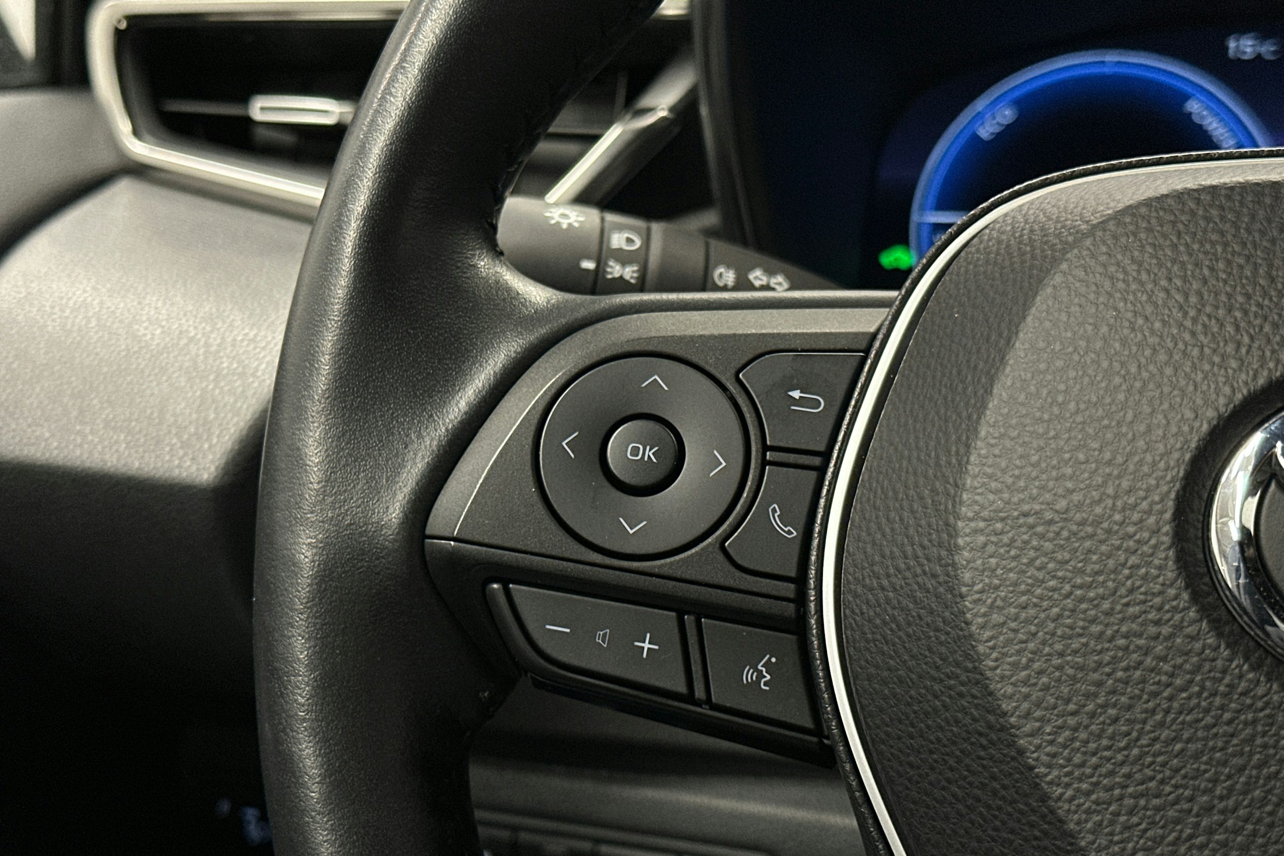 ruskea (beige) Toyota Corolla 2023 kuva 18.