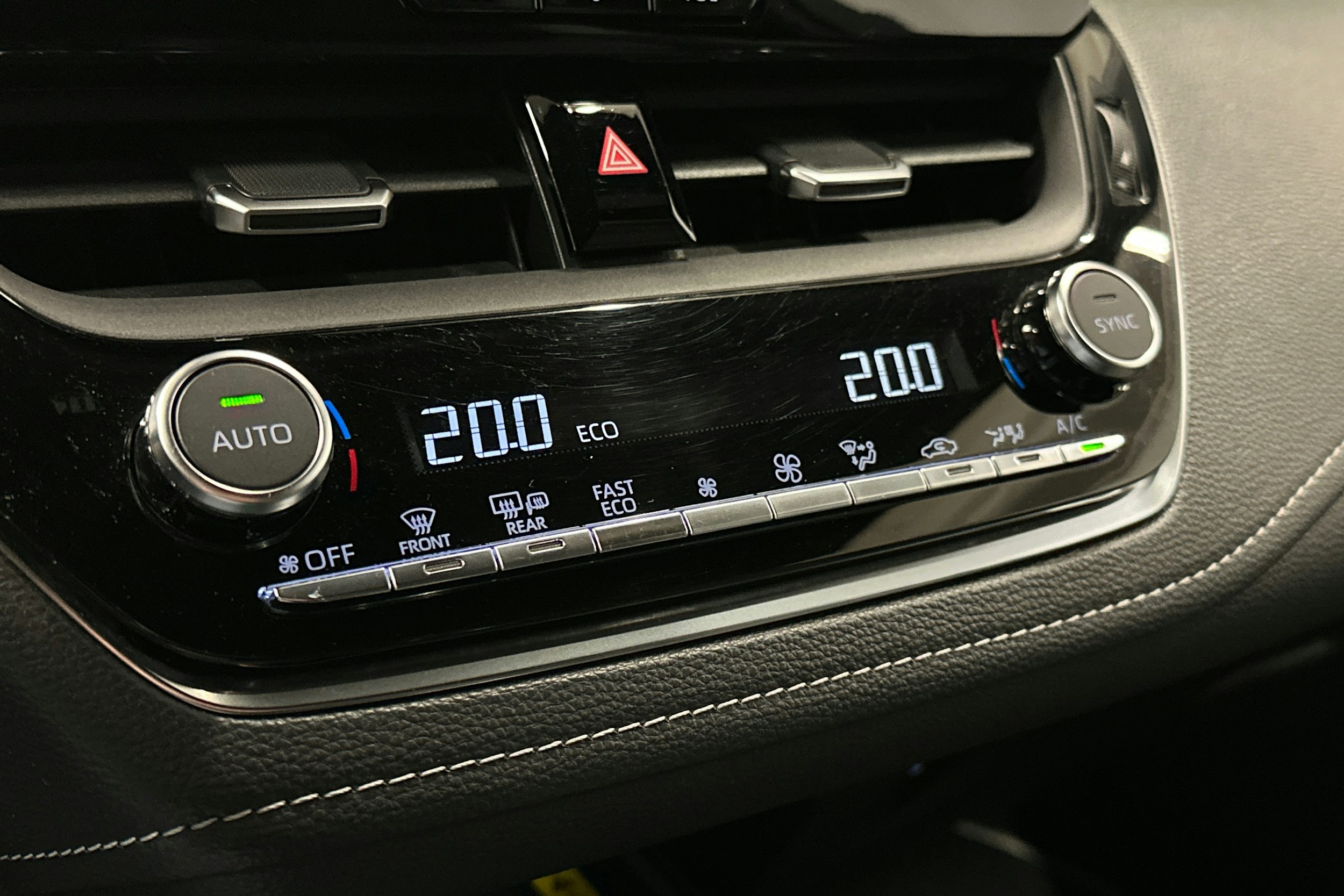 ruskea (beige) Toyota Corolla 2023 kuva 25.