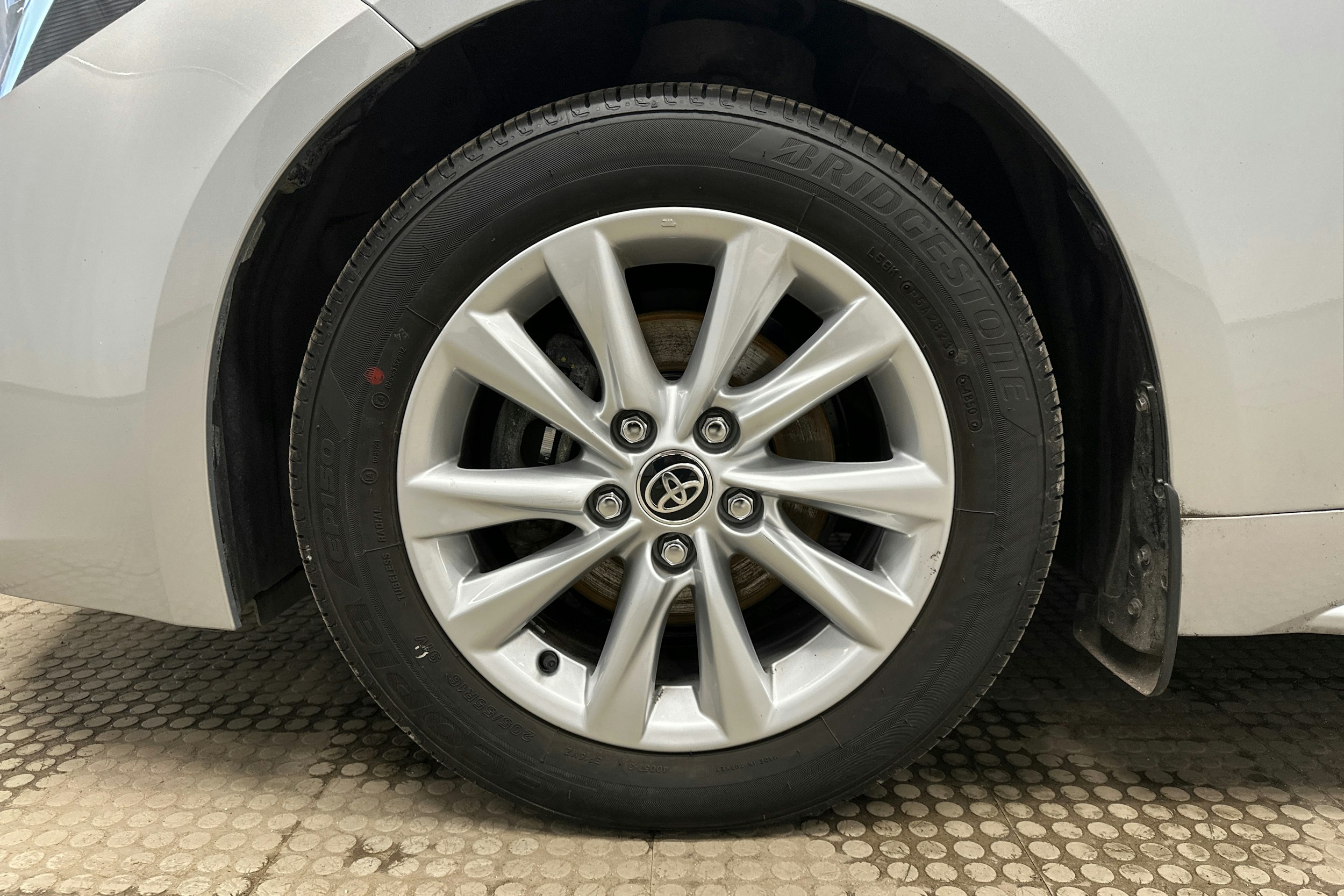 hopea Toyota Corolla 2023 kuva 11.