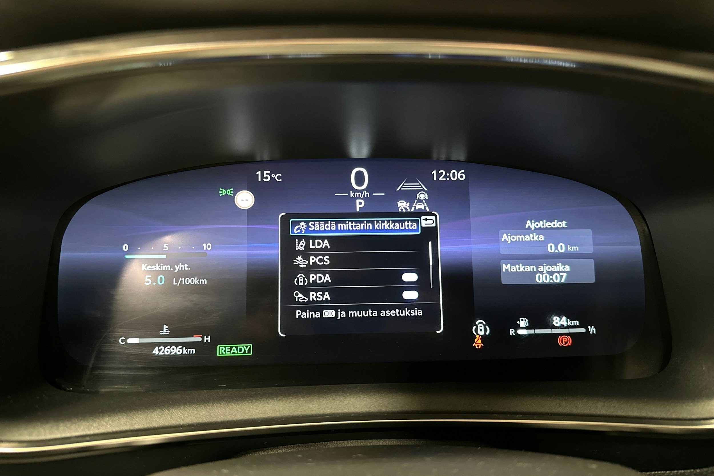 hopea Toyota Corolla 2023 kuva 21.