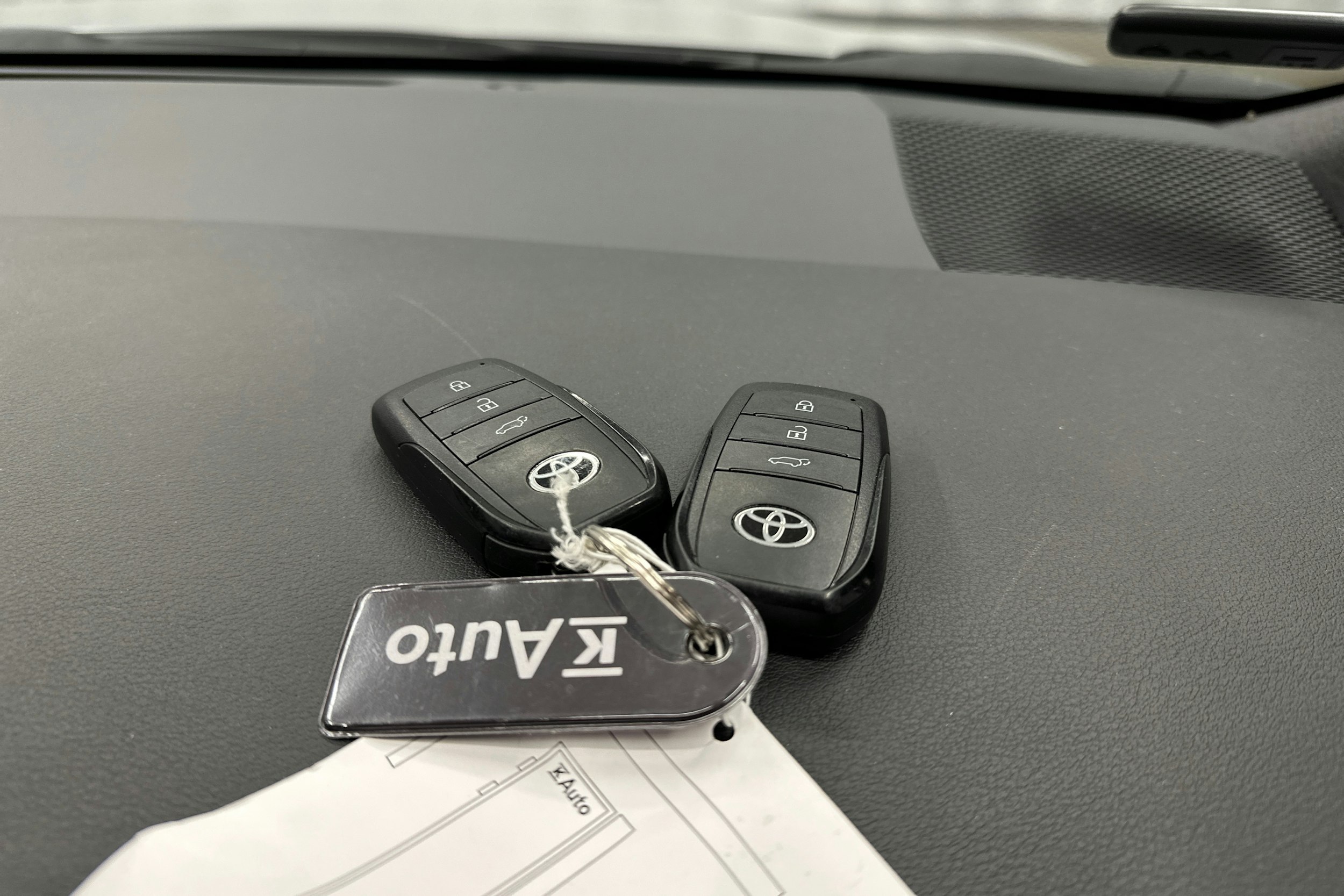 hopea Toyota Corolla 2023 kuva 27.