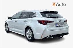 valkoinen Toyota Corolla 2023 kuva 2.