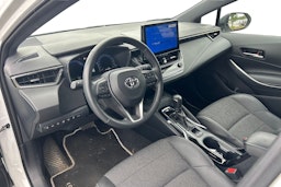 valkoinen Toyota Corolla 2023 kuva 3.
