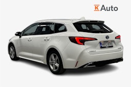 Valkoinen Toyota Corolla 2023 kuva 2.